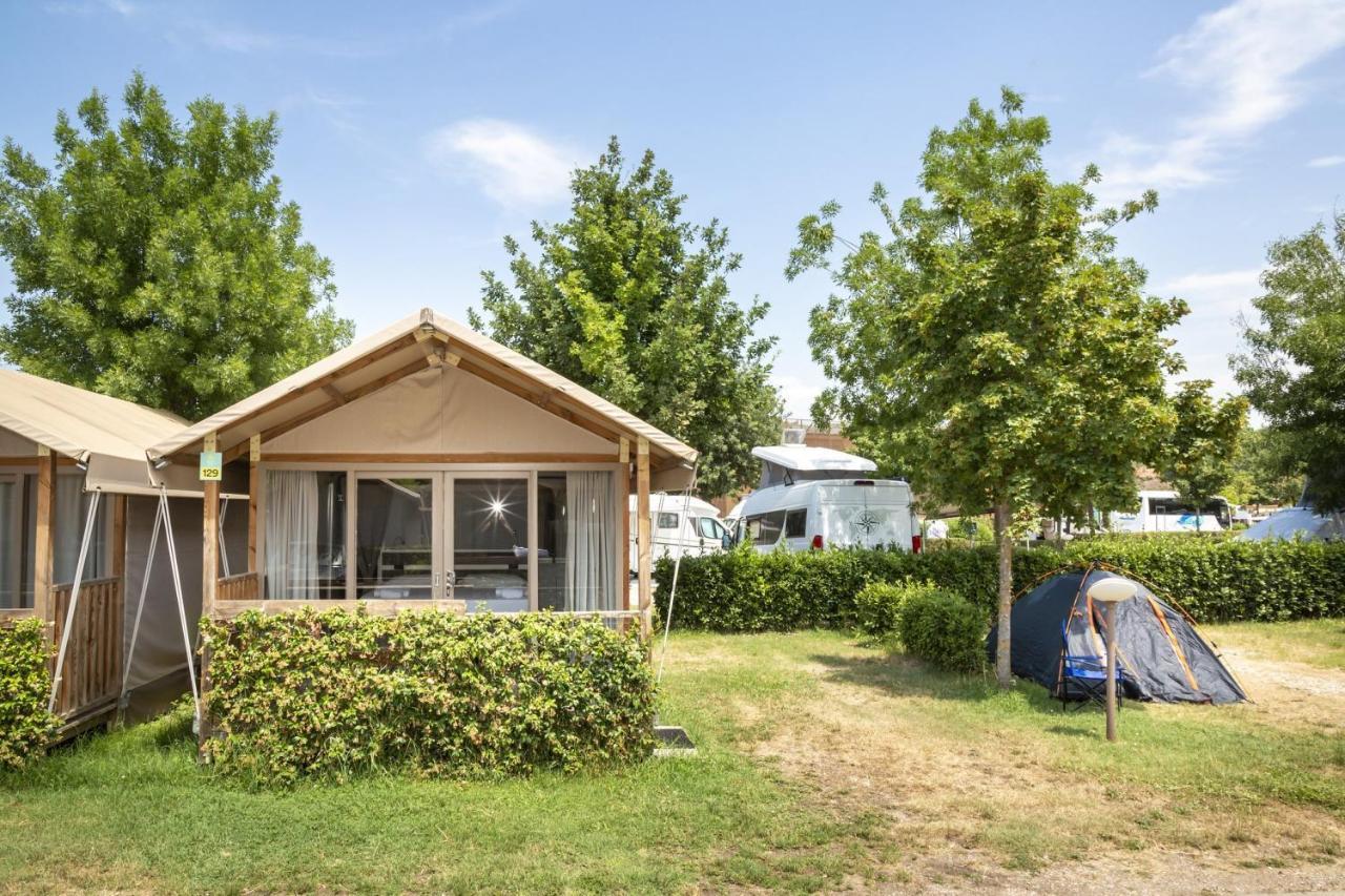 Hu Roma Camping In Town Esterno foto