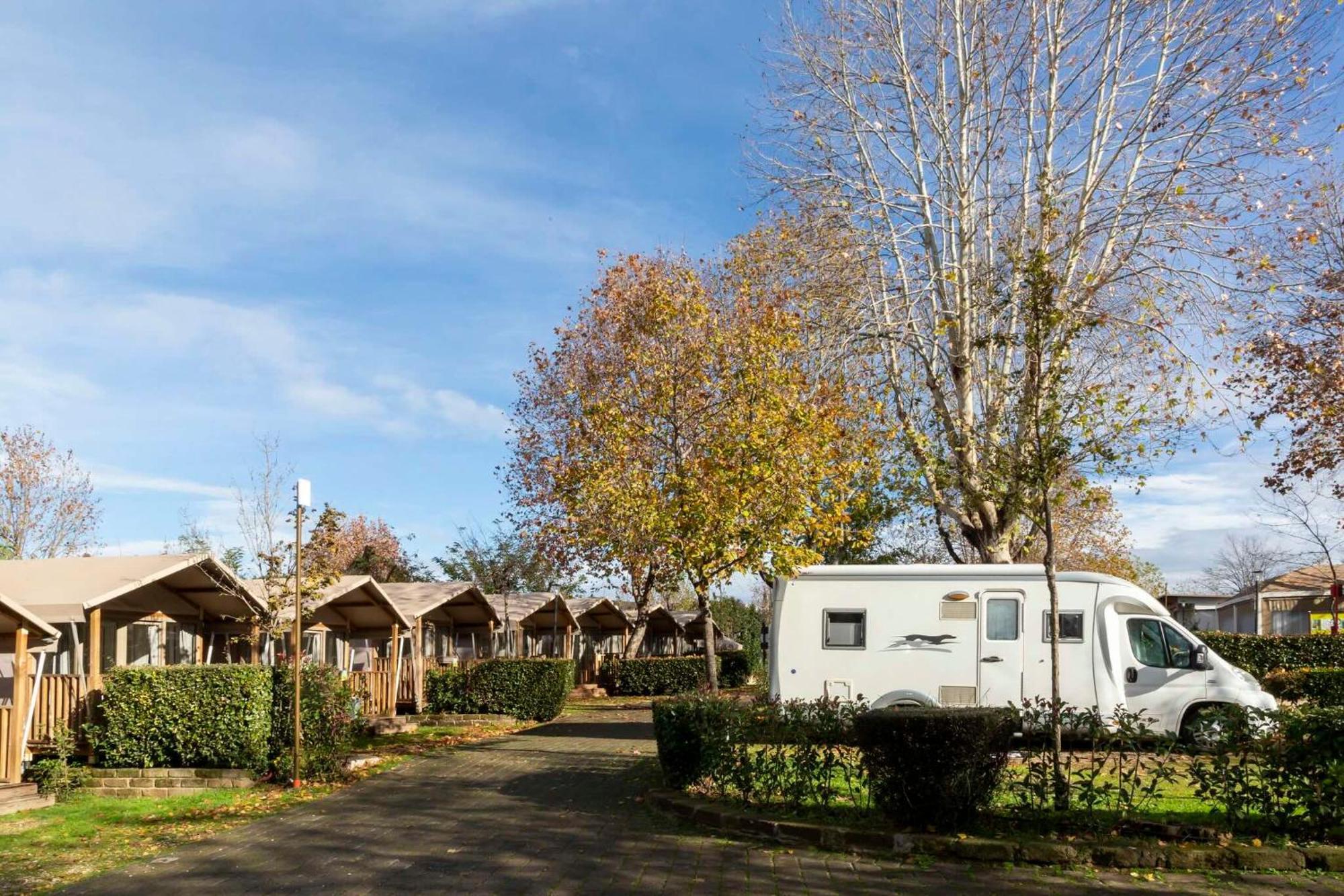 Hu Roma Camping In Town Esterno foto